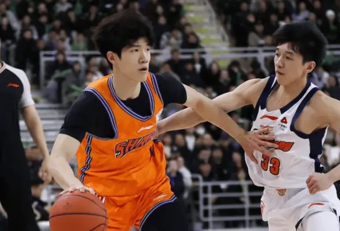 上海两小将打服众人!小偰已胜任主控,马典成可取代刘礼嘉太全面|广东|偰李永炜|崔晓龙|袁堂文|哈桑-怀特塞德_新浪体育_新浪新闻