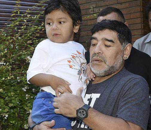 马拉多纳遗产仅剩400万?律师:寄生虫吞掉了7000万